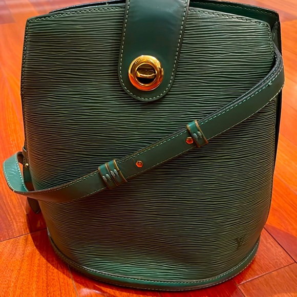 Louis Vuitton Handbags - Louis Vuitton Cluny Epi Leather Vintage Shoulder Bag